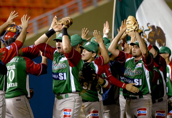 Mexico gana a Republica Dominicana Mexico celebra su victoria contra Republica Dominicana.