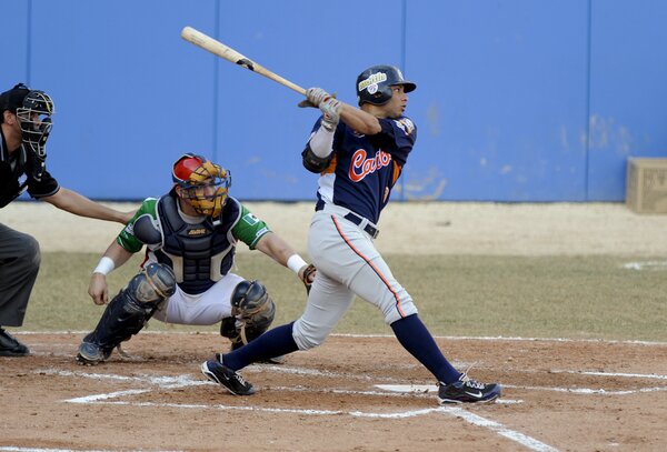 Mexico y Venezuela en el partido 11 de la Serie del Caribe